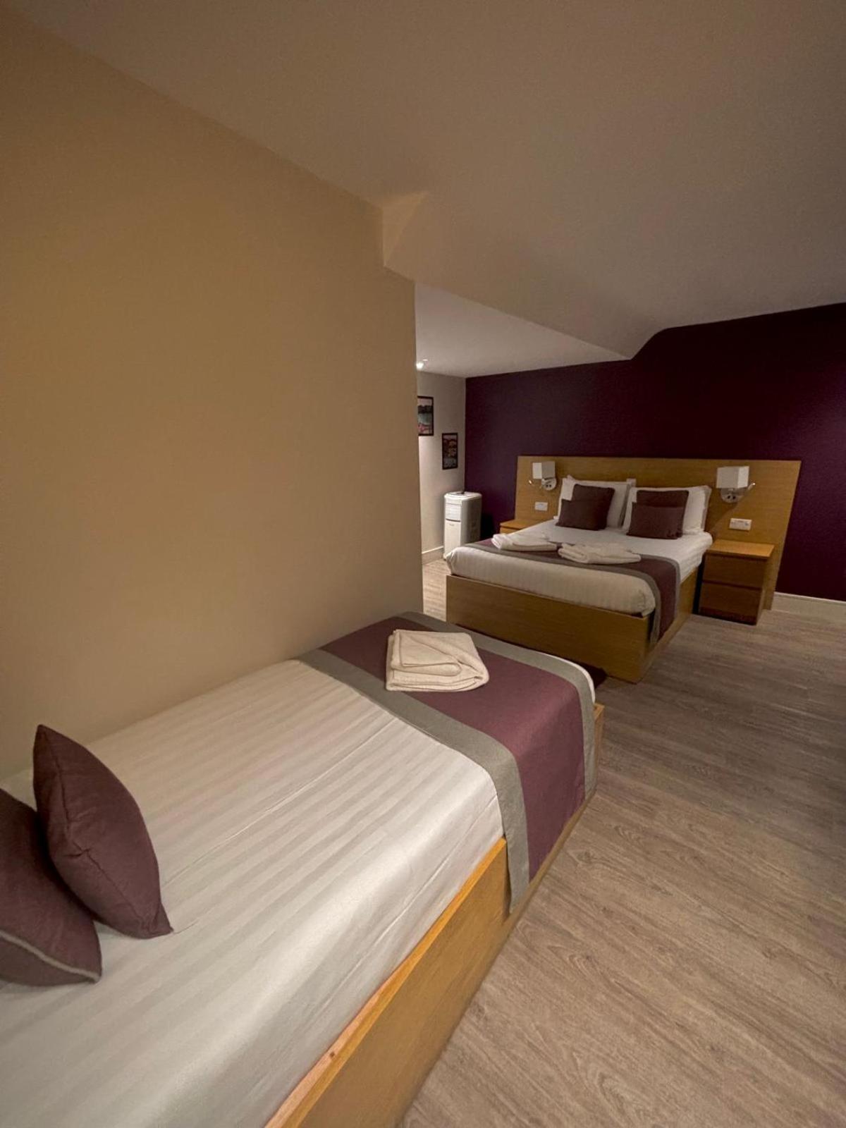 Holtwhites Hotel Enfield Eksteriør billede